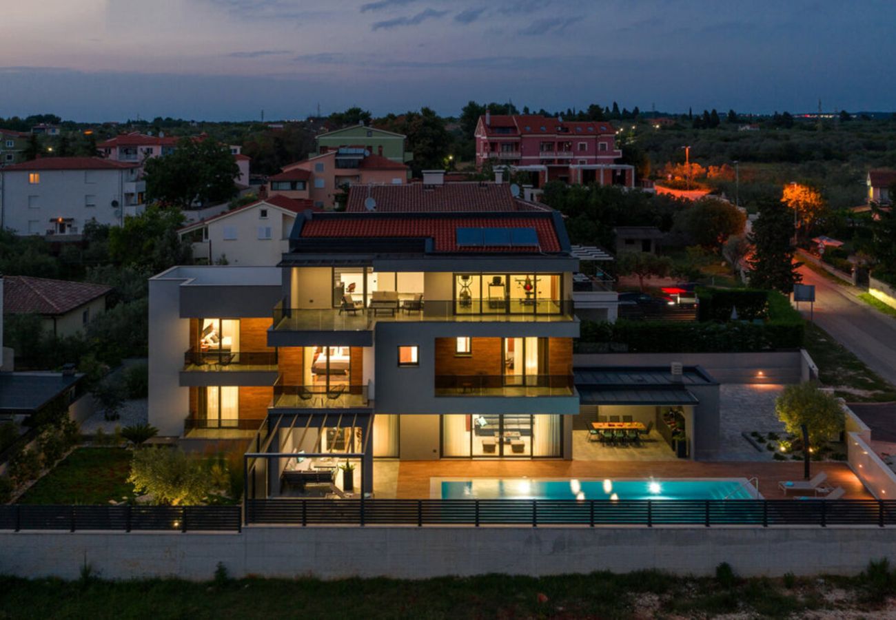 Villa a Fažana - Villa Bellatrix in Fažana with beach front and sea view