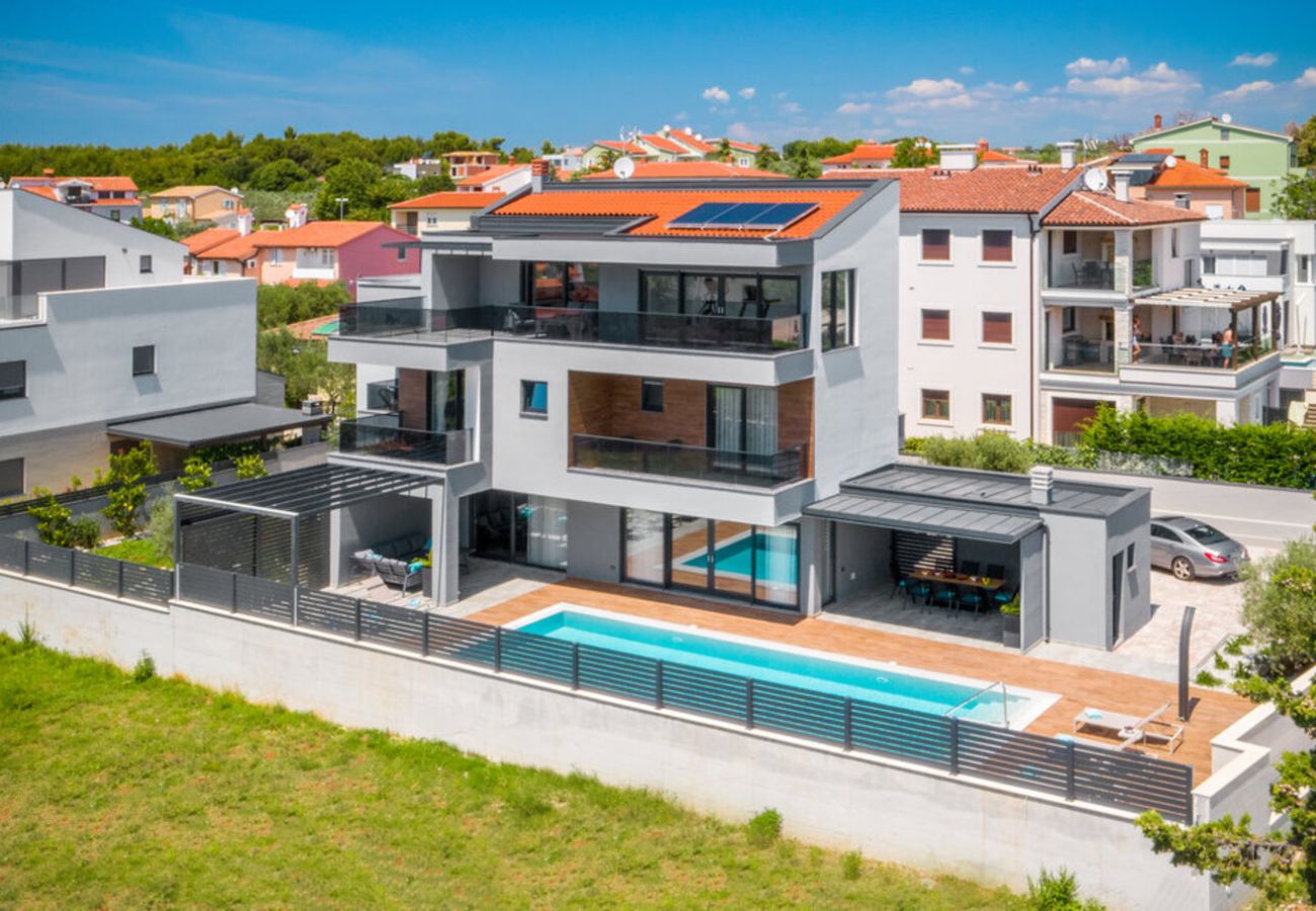 Villa a Fažana - Villa Bellatrix in Fažana with beach front and sea view