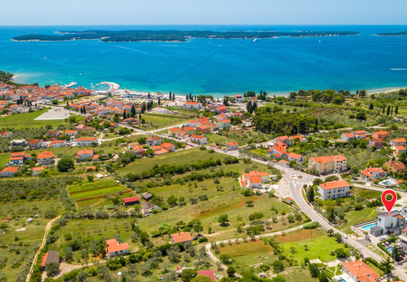 Villa a Fažana - Villa Bellatrix in Fažana with beach front and sea view