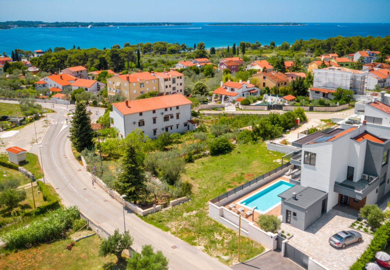 Villa a Fažana - Villa Bellatrix in Fažana with beach front and sea view