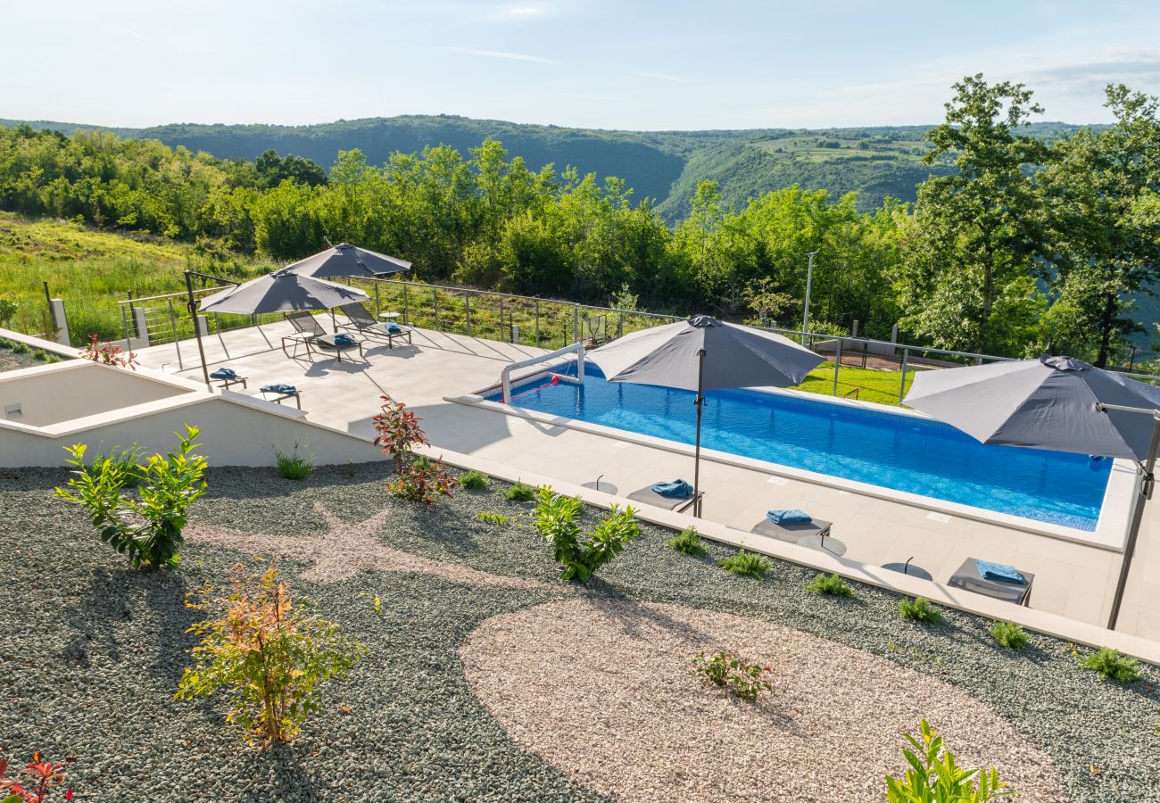 Villa a Sveta Nedelja - Luxury Villa Callista near Labin with large garden and Pool Heating