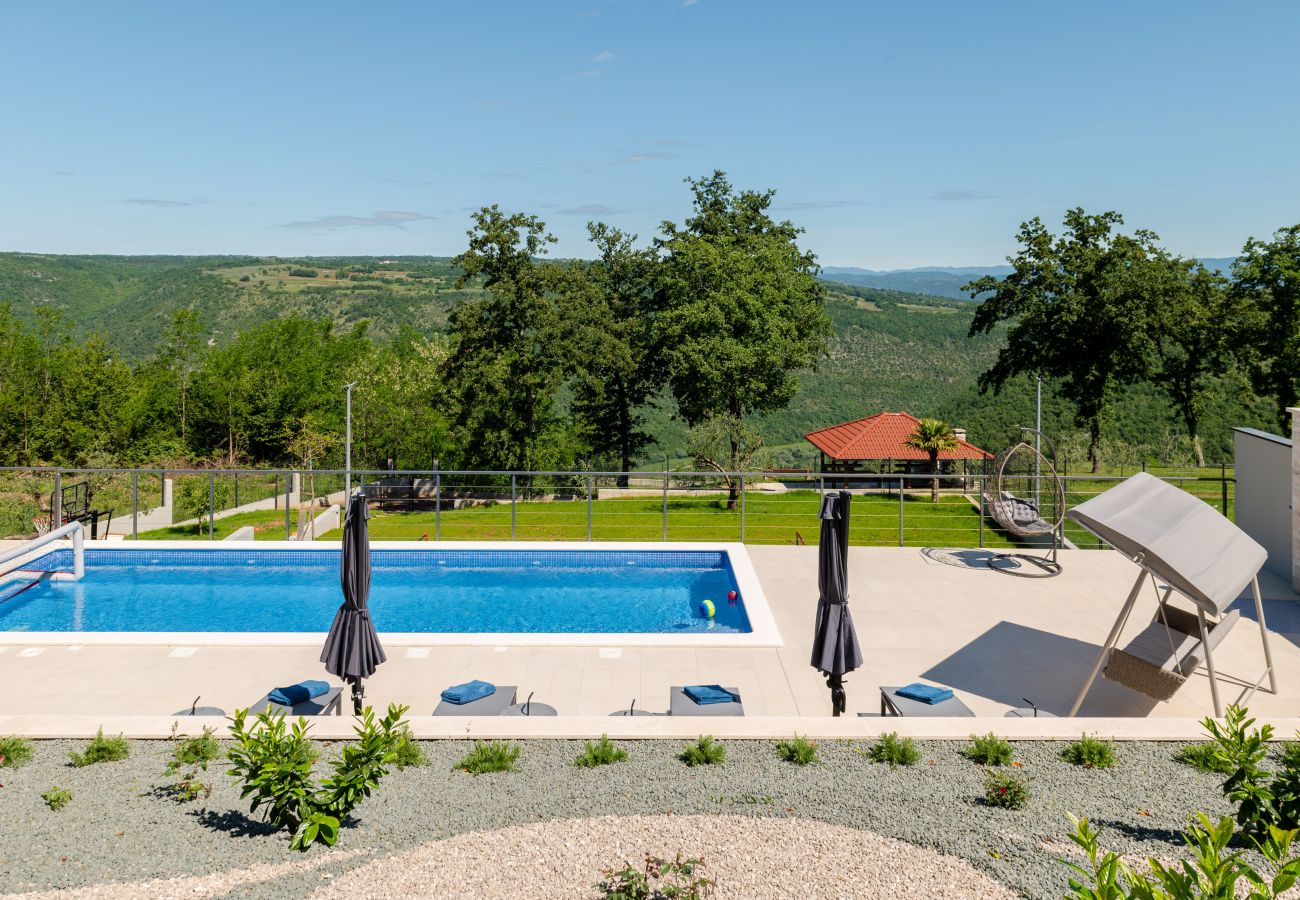 Villa a Sveta Nedelja - Luxury Villa Callista near Labin with large garden and Pool Heating