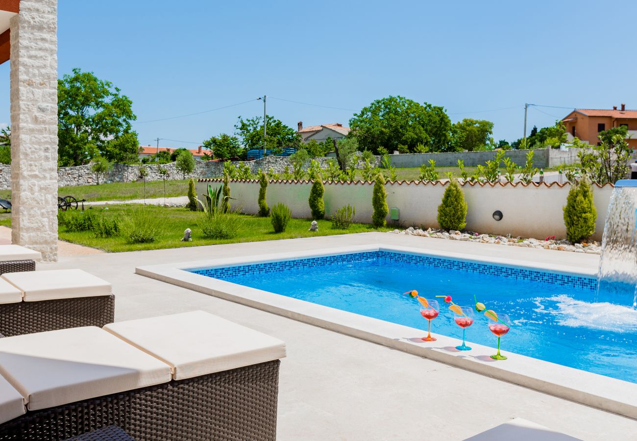 Villa a Bratulici - Villa Delle Rondini in Central Istria with Whirlpool and Sauna for 8 persons