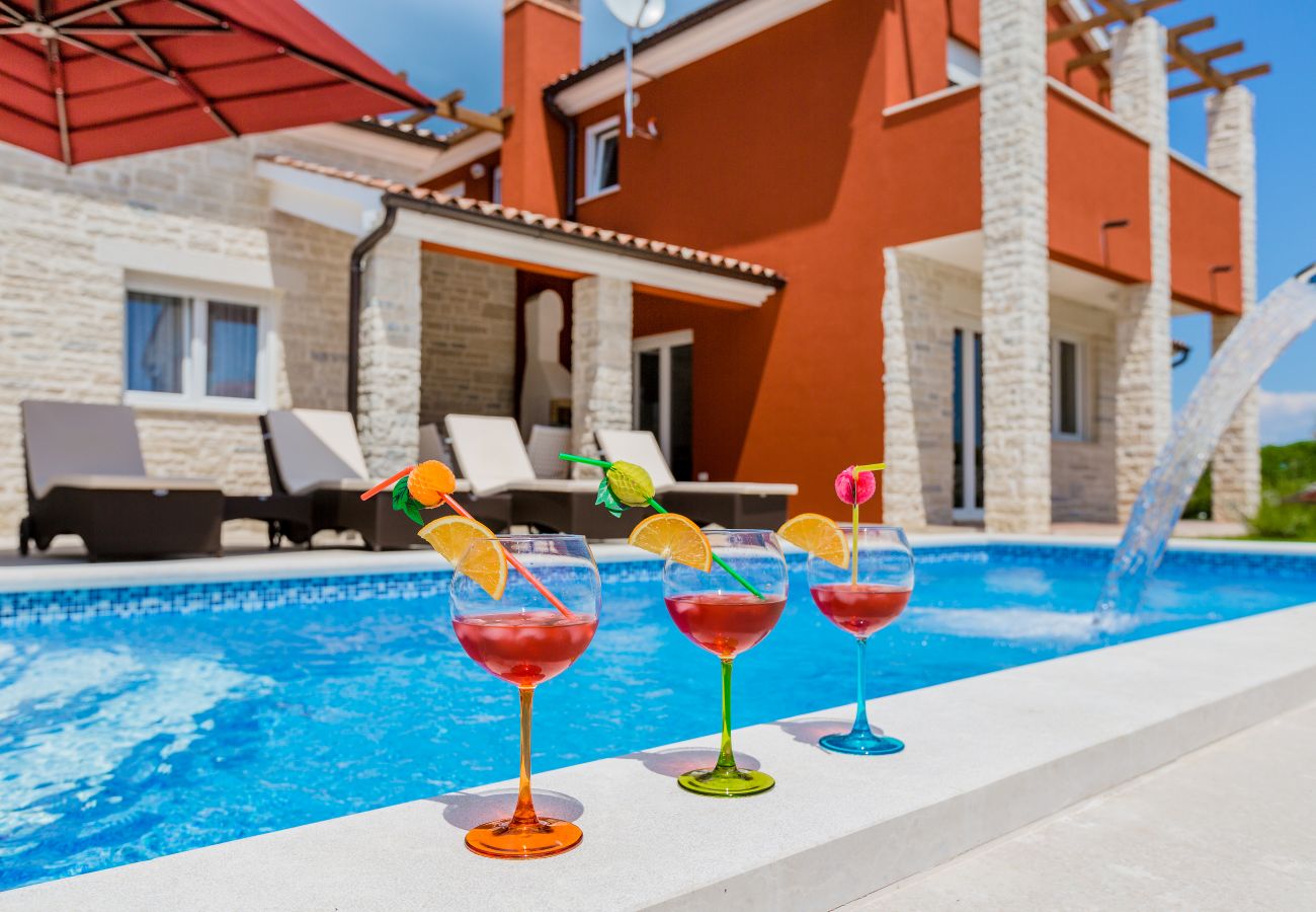 Villa a Bratulici - Villa Delle Rondini in Central Istria with Whirlpool and Sauna for 8 persons