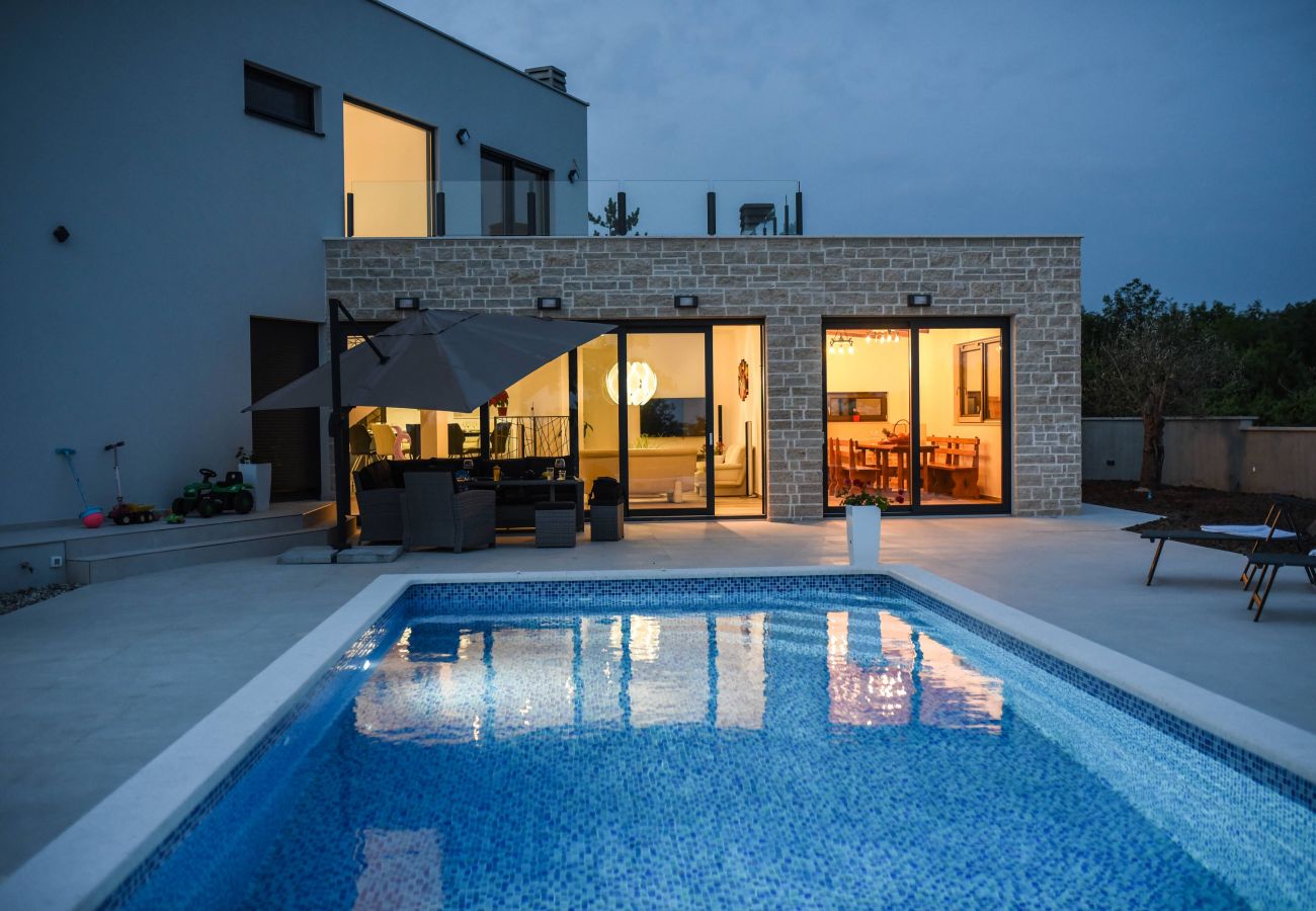 Villa a Juršici - Villa EmMa Istria in Central Istria with sea view, pool heating and underfloor heating