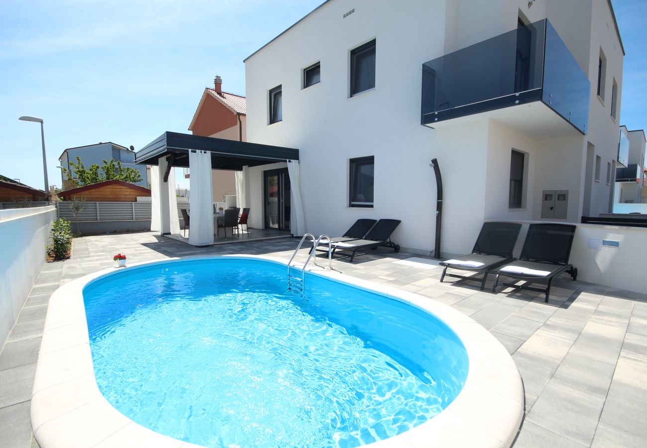 Villa a Vodice - Villa Essenza Rossa in Vodice only 650 meters from the beach