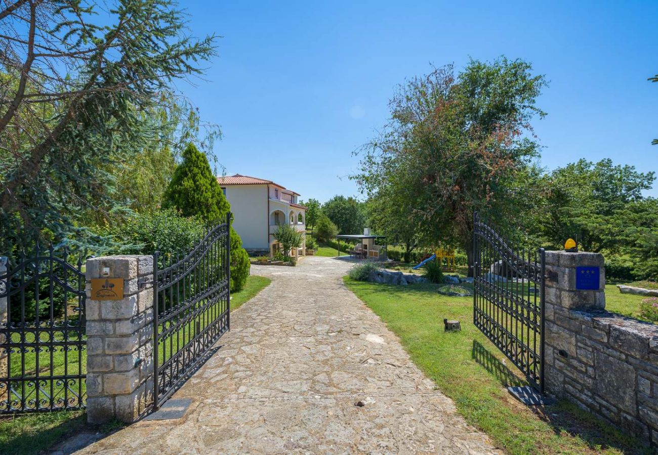 Villa a Micetici - Villa Eufemia near Poreč with large garden and outdoor playground for kids