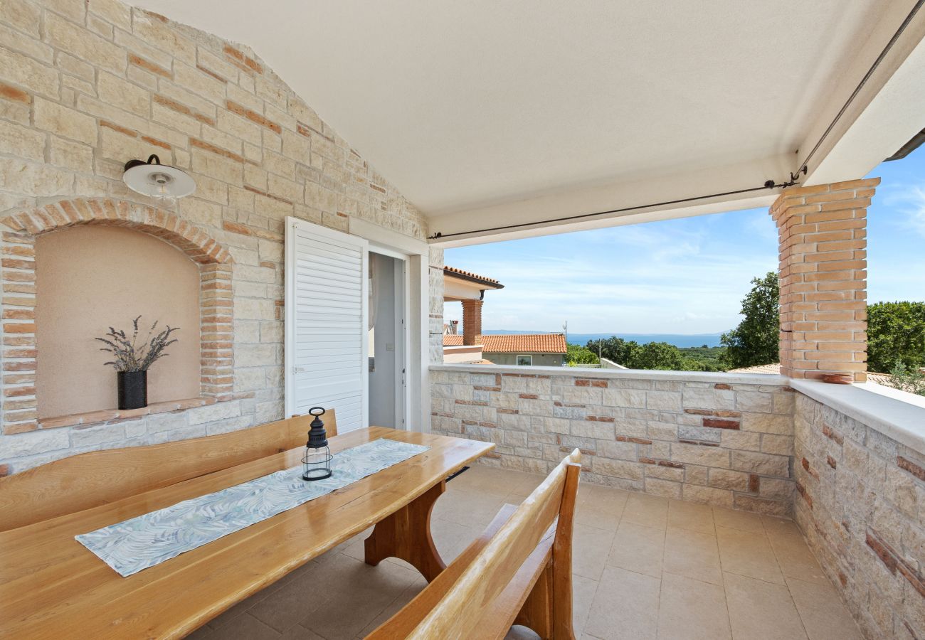 Villa a Peruški - Villa Javor near Pula only 1 km from the beach with sea view and heated pool