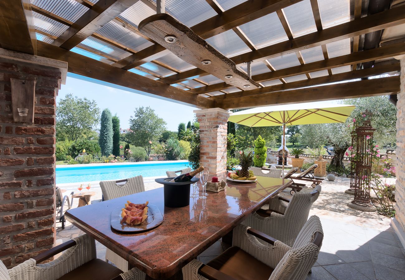 Villa a Jehnici - Villa Karim near Poreč with large garden & 50 m2 private pool 