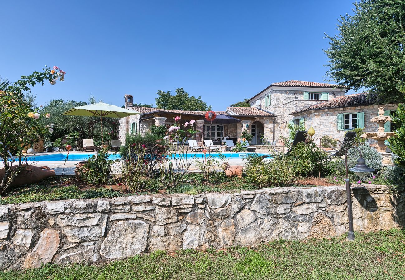 Villa a Jehnici - Villa Karim near Poreč with large garden & 50 m2 private pool 