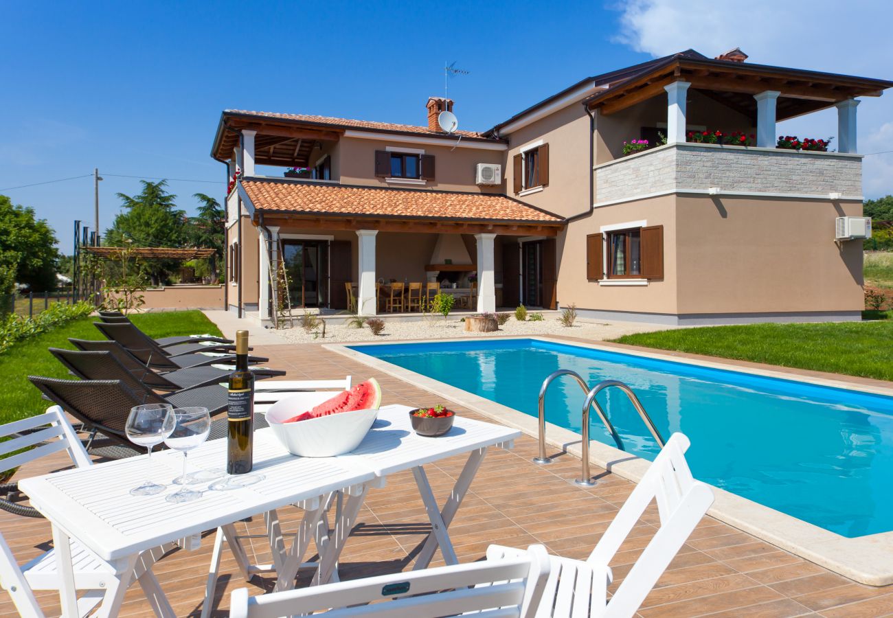 Villa a Tinjan - Villa Roza in Central Istria with large garden and playground for kids - Whirlpool