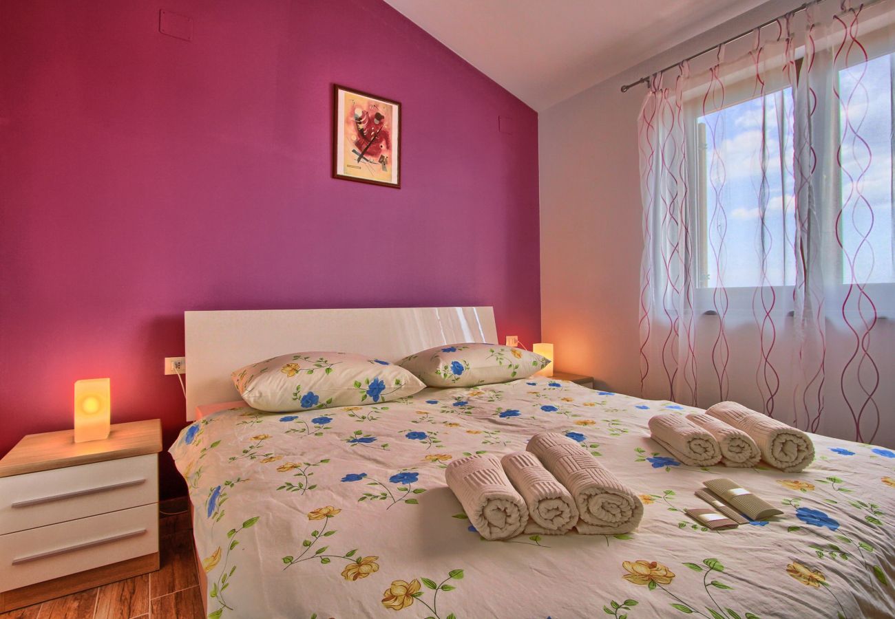 Villa a Štokovci - Villa Stokovci in Central Istria for families and kids with a large garden and playground