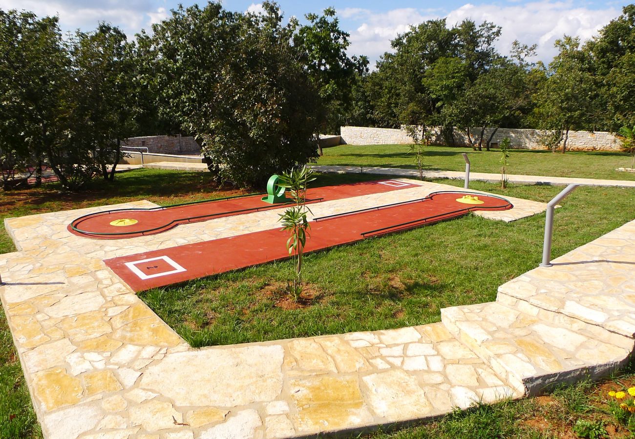 Villa a Štokovci - Villa Stokovci in Central Istria for families and kids with a large garden and playground