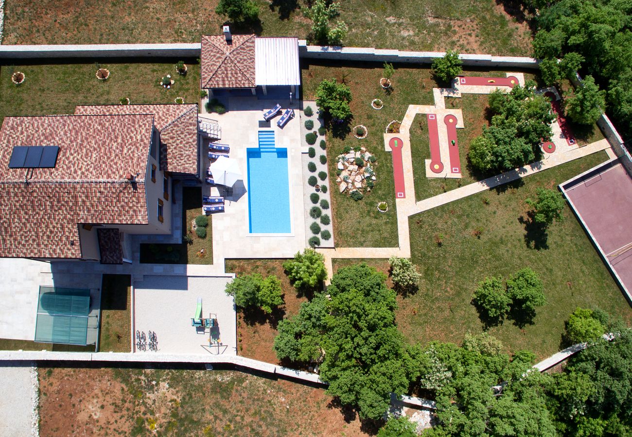 Villa a Štokovci - Villa Stokovci in Central Istria for families and kids with a large garden and playground