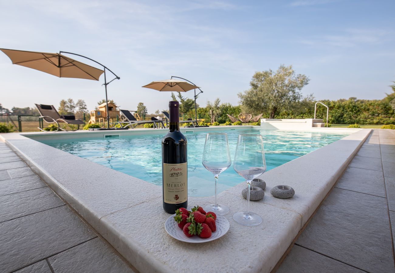 Villa a Loborika - Villa Mattuzzi near Pula with large garden, kids playground and whirlpool