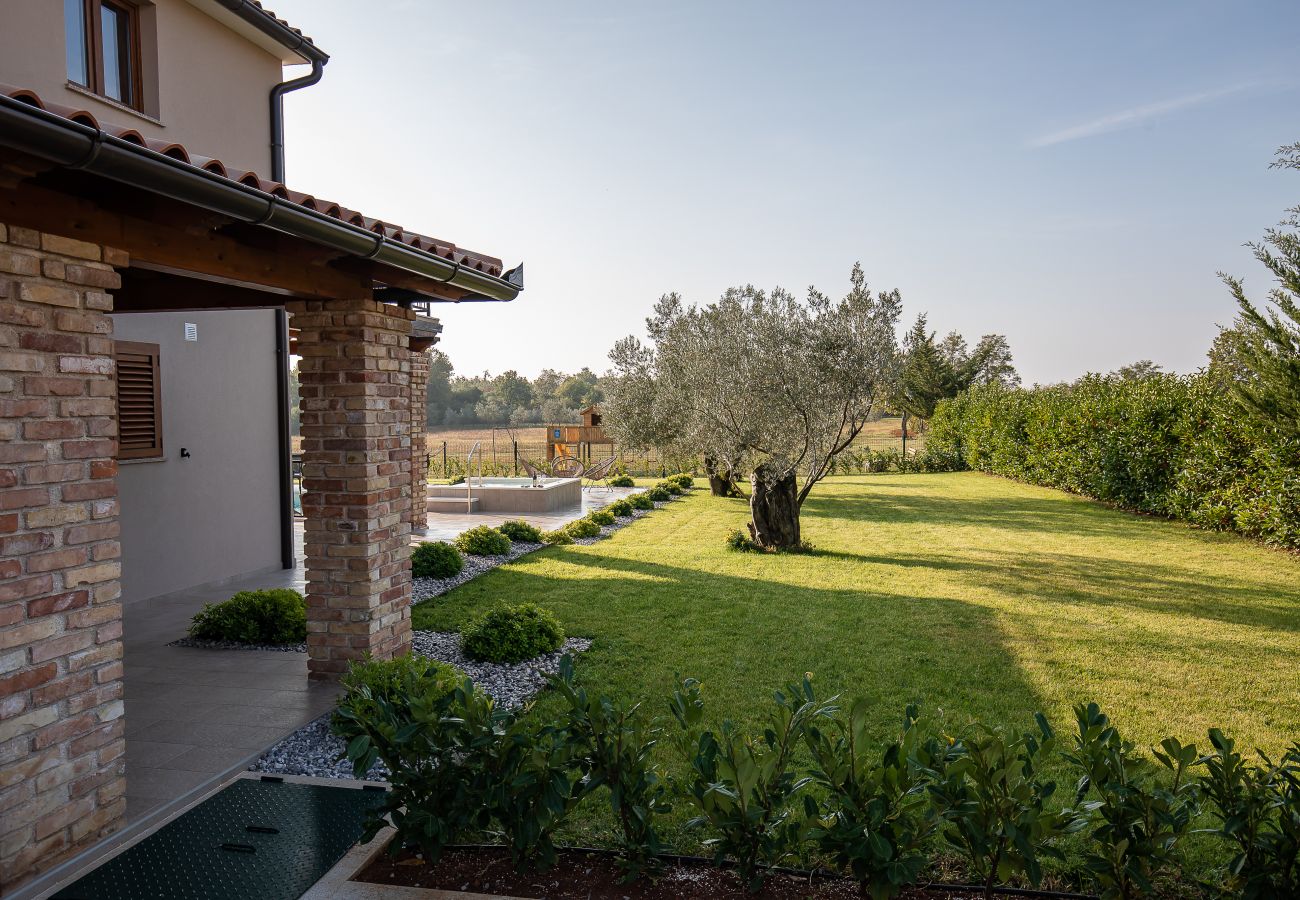 Villa a Loborika - Villa Mattuzzi near Pula with large garden, kids playground and whirlpool