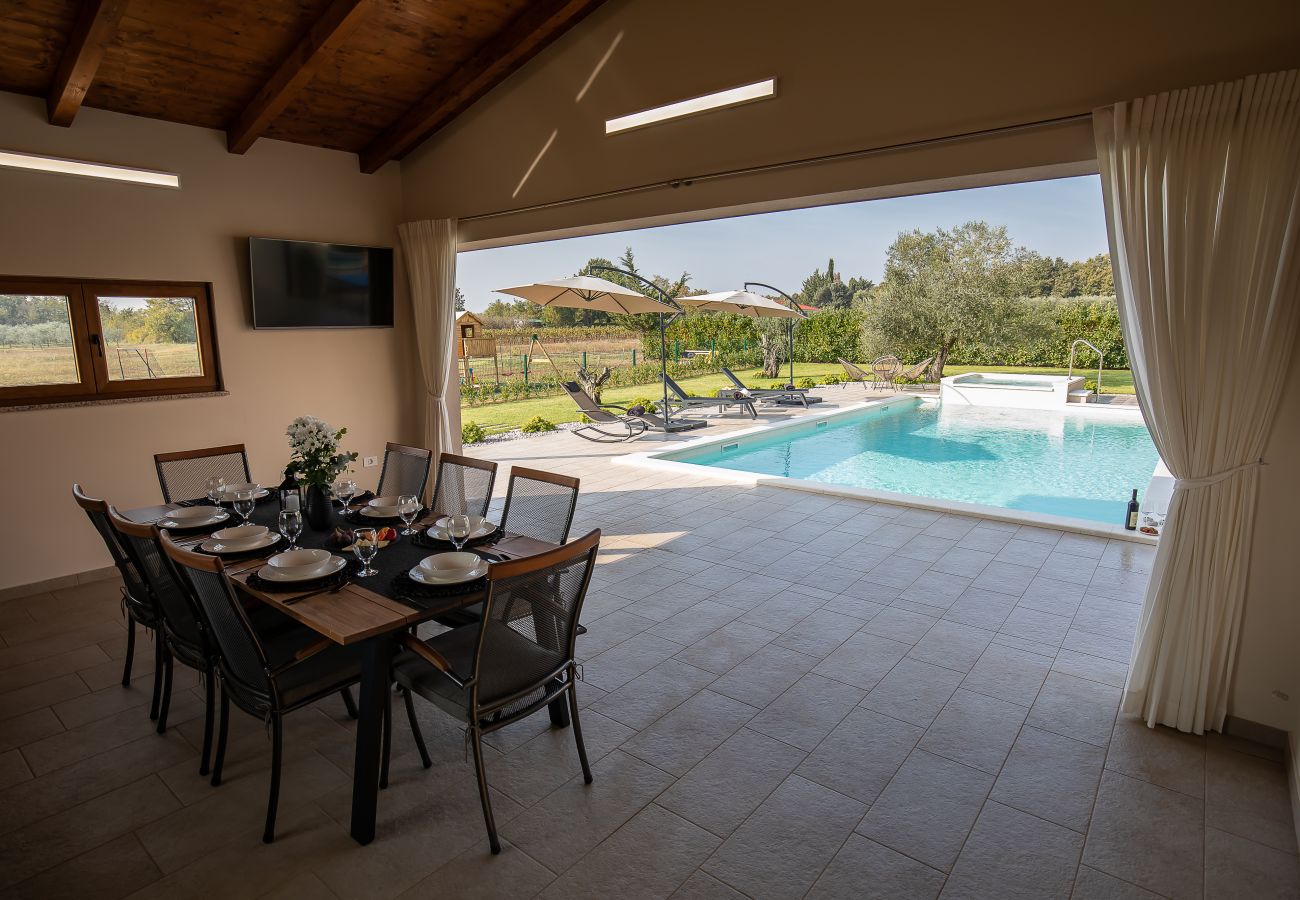 Villa a Loborika - Villa Mattuzzi near Pula with large garden, kids playground and whirlpool