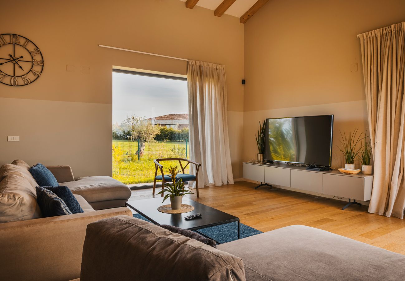 Villa a Brtonigla - Villa Vigneto near Novigrad for 15 persons with sea view and whirlpool