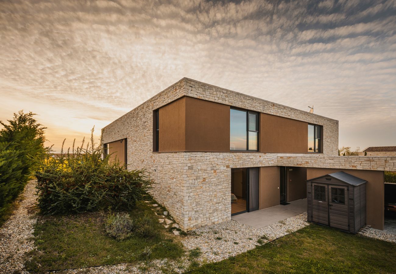 Villa a Brtonigla - Villa Vigneto near Novigrad for 15 persons with sea view and whirlpool