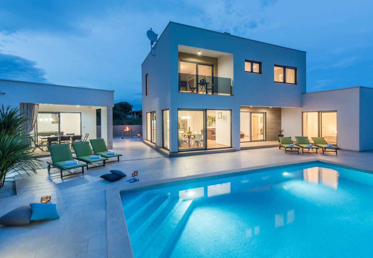 Villa a Pula - Modern Villa OL&JU for 9 persons in Pula only 1.5 km from the beach with Pool Heating