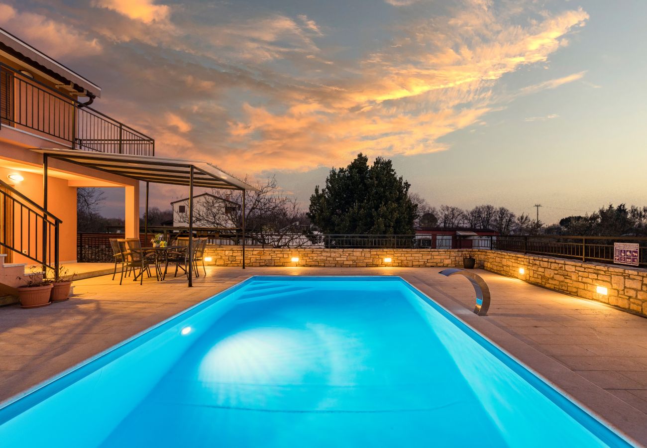 Villa a Juršici - Villa Ana in Central Istria for 12 persons with private saltwater Pool