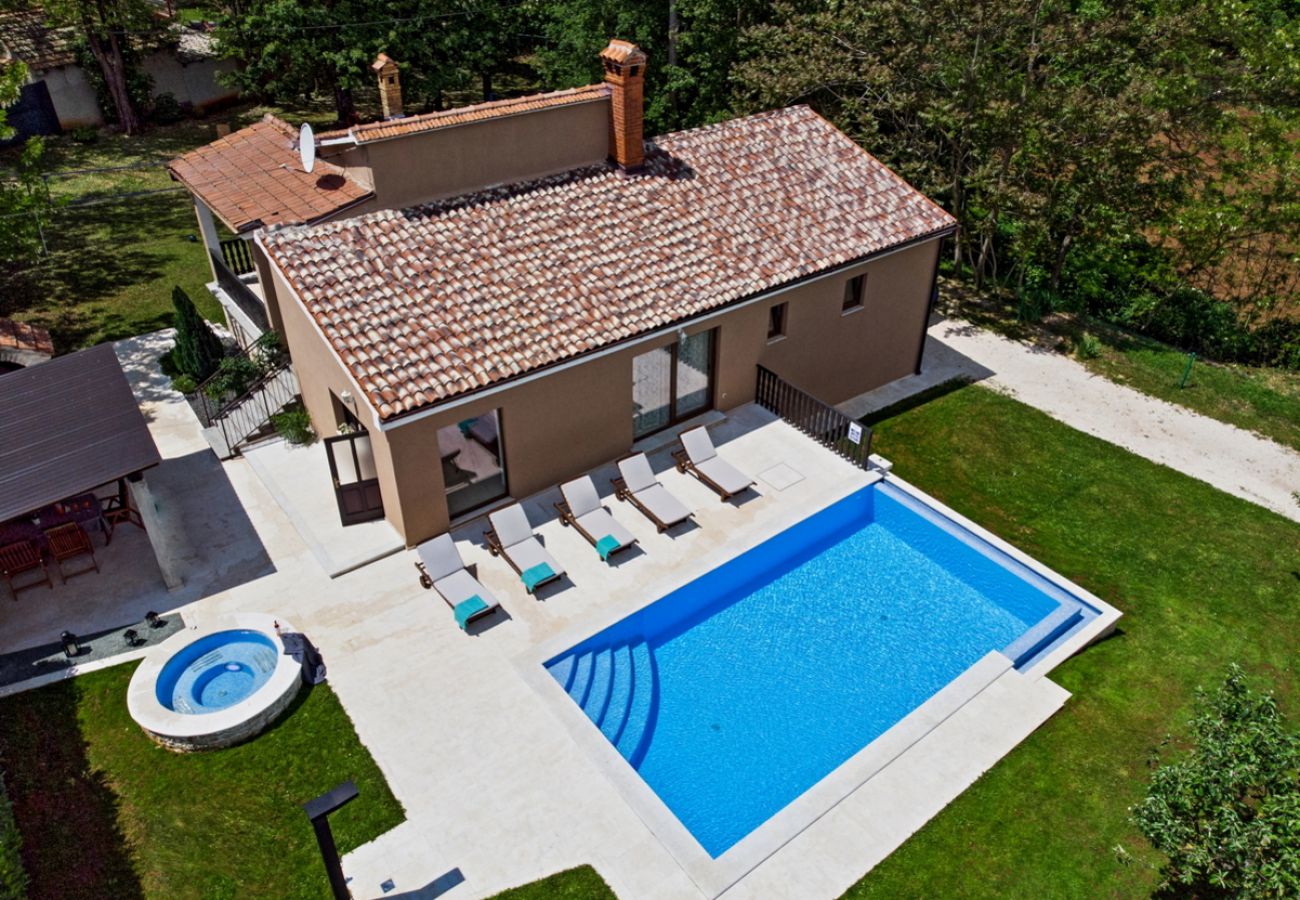 Villa a Svetvincenat - Villa Ferlini in Central Istria with private 10000 m2 Garden