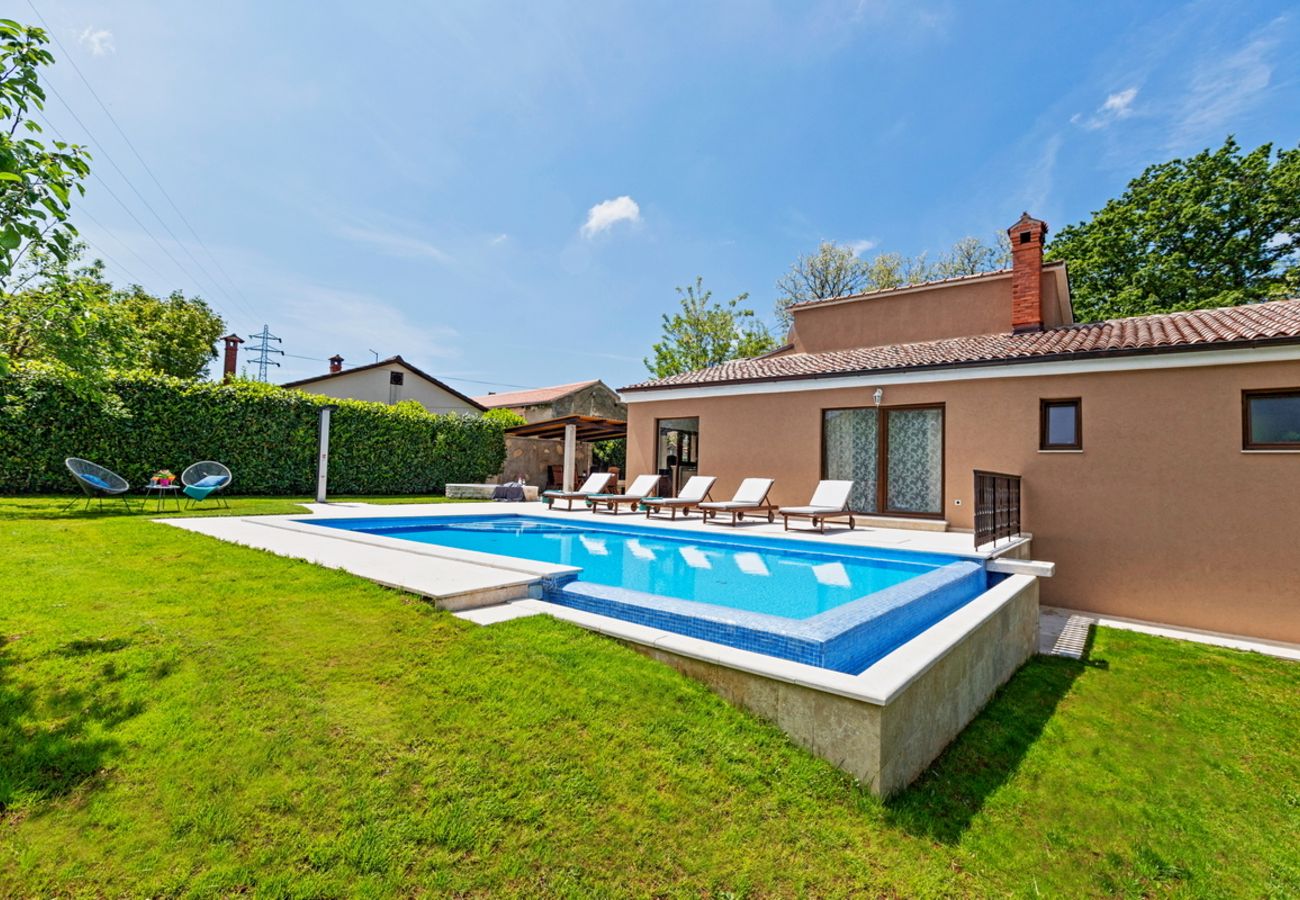 Villa a Svetvincenat - Villa Ferlini in Central Istria with private 10000 m2 Garden