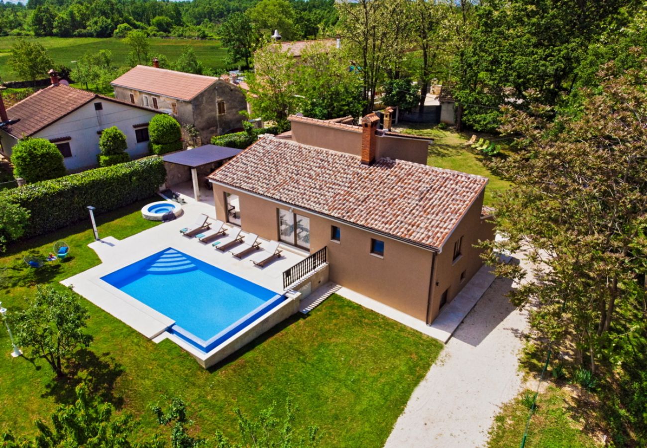 Villa a Svetvincenat - Villa Ferlini in Central Istria with private 10000 m2 Garden