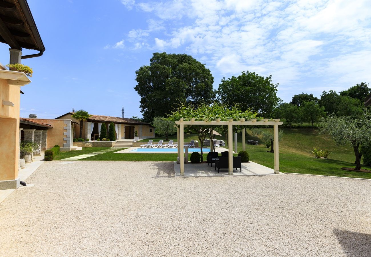 Villa a Pazin - Villa Viscum in Central Istria for 8 persons with large garden - pet friendly