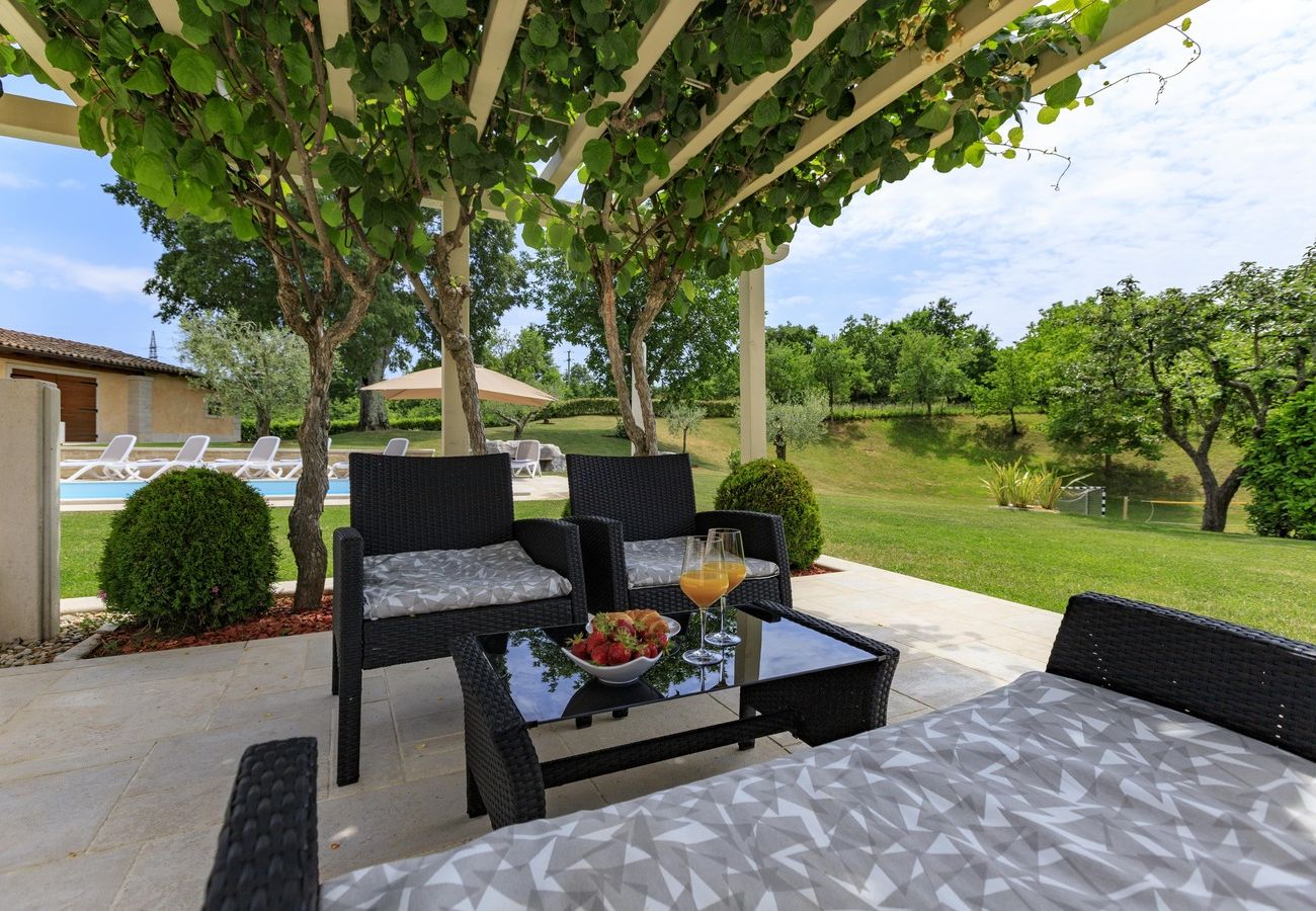 Villa a Pazin - Villa Viscum in Central Istria for 8 persons with large garden - pet friendly