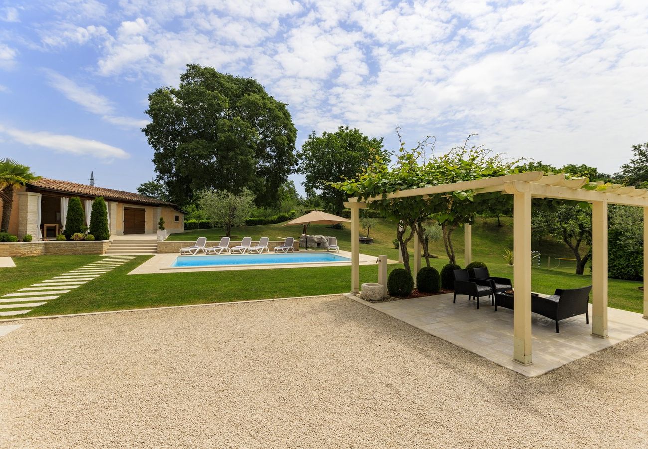 Villa a Pazin - Villa Viscum in Central Istria for 8 persons with large garden - pet friendly