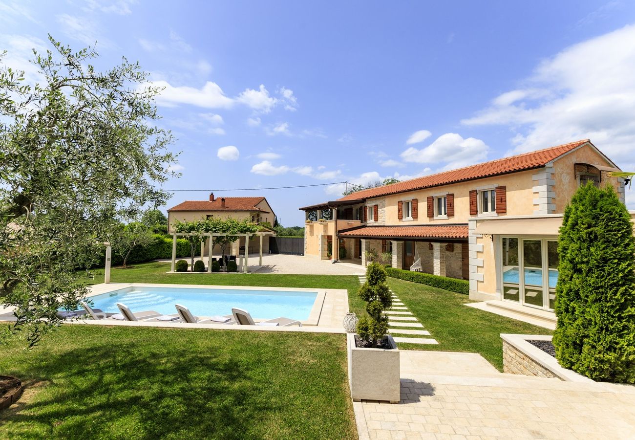 Villa a Pazin - Villa Viscum in Central Istria for 8 persons with large garden - pet friendly