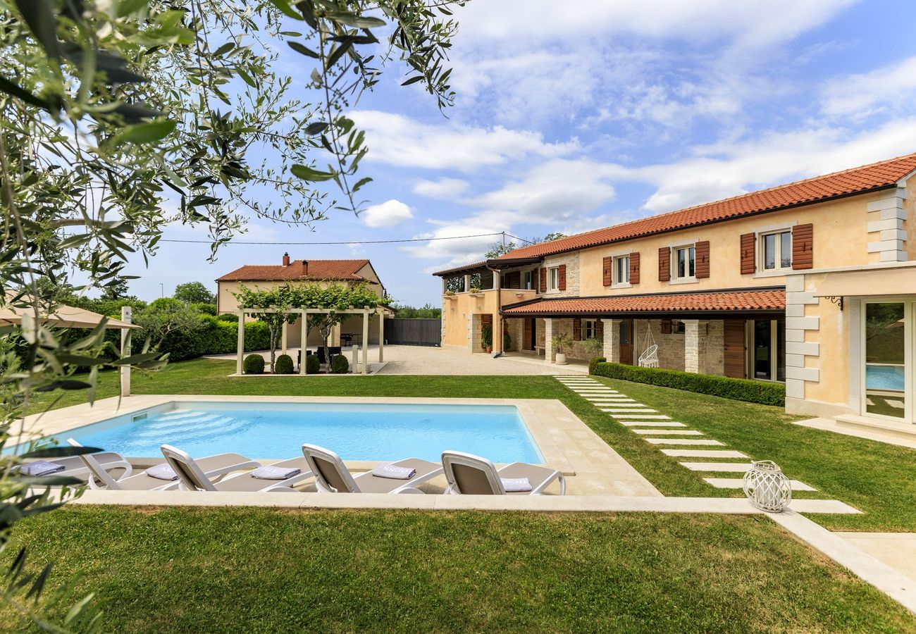 Villa a Pazin - Villa Viscum in Central Istria for 8 persons with large garden - pet friendly