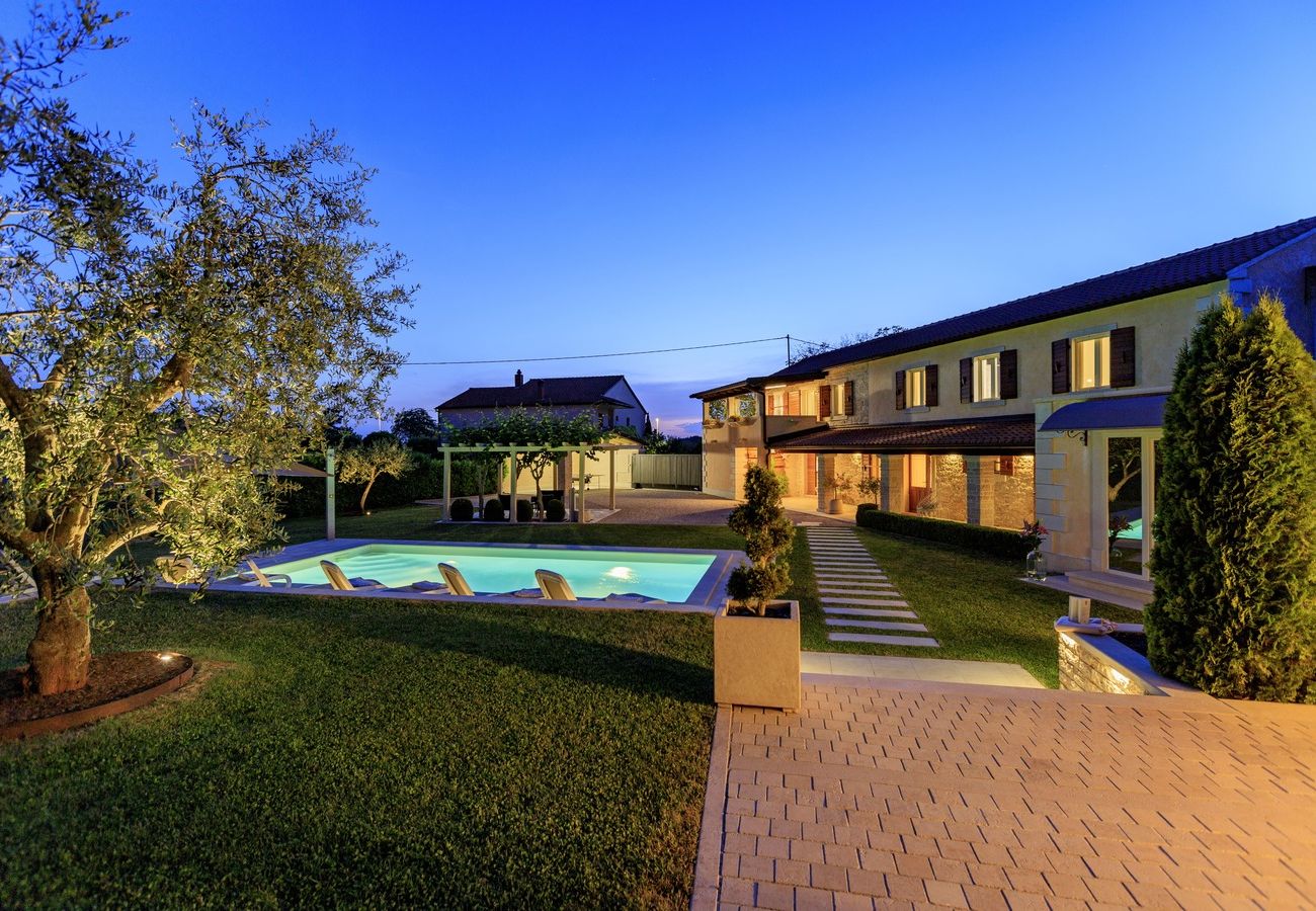 Villa a Pazin - Villa Viscum in Central Istria for 8 persons with large garden - pet friendly