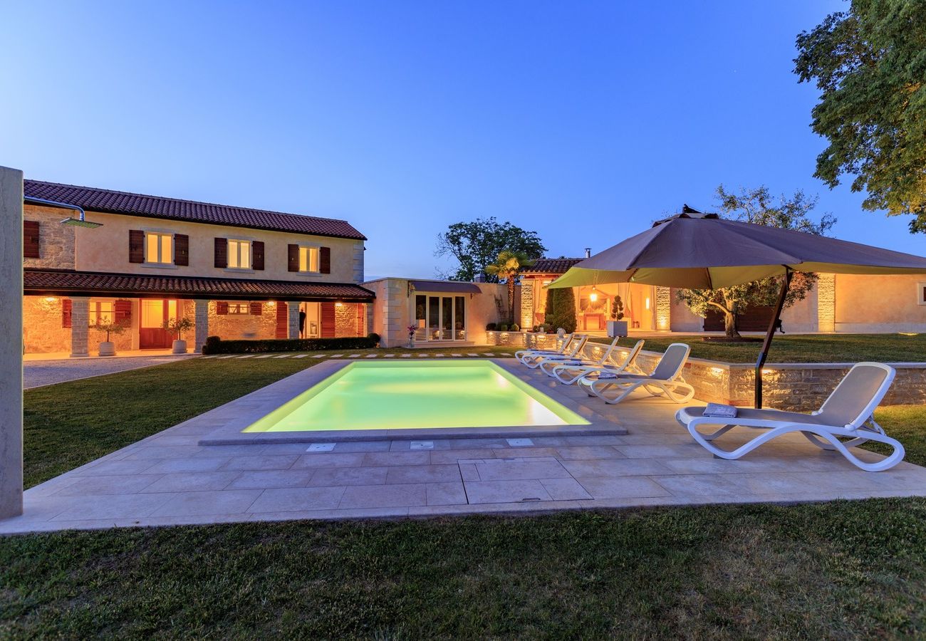 Villa a Pazin - Villa Viscum in Central Istria for 8 persons with large garden - pet friendly