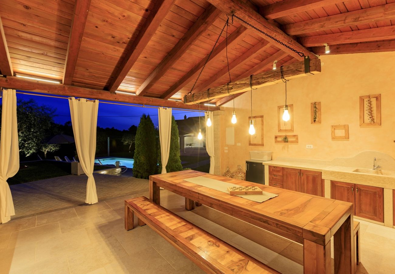 Villa a Pazin - Villa Viscum in Central Istria for 8 persons with large garden - pet friendly