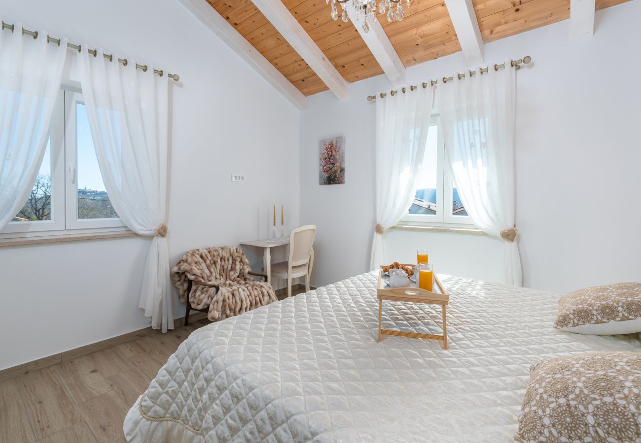 Villa a Sveti Bartul - Villa Batelica near Labin with large garden, kids playground and private pool