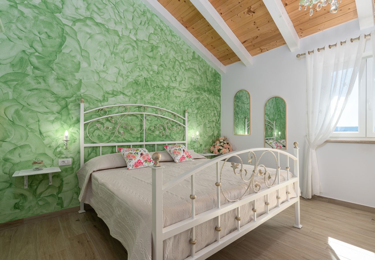 Villa a Sveti Bartul - Villa Batelica near Labin with large garden, kids playground and private pool