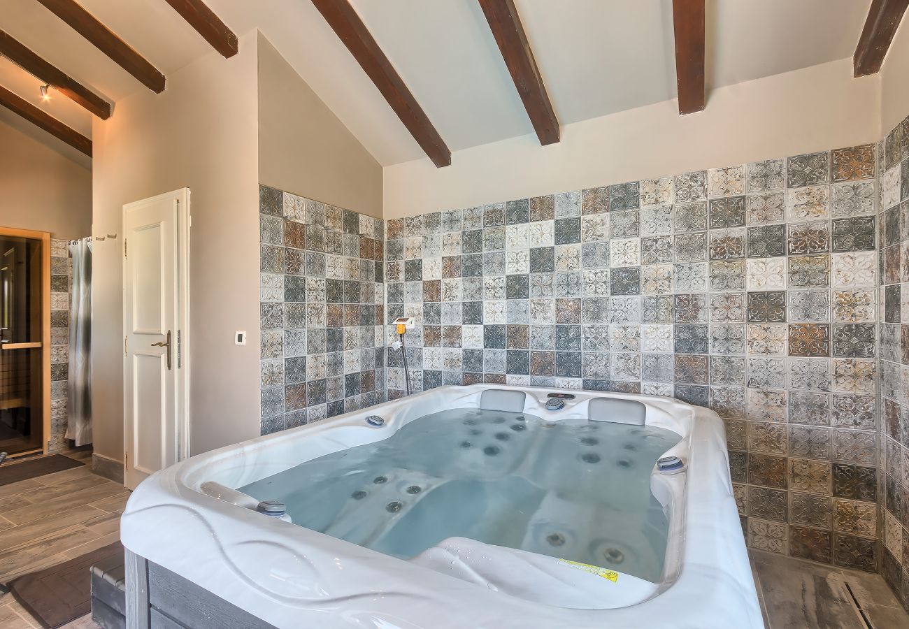 Villa a Cabrunici - Stancija Cabrunici in Central Istria with large garden and Wellness