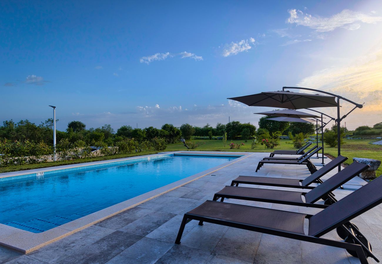 Villa a Cabrunici - Stancija Cabrunici in Central Istria with large garden and Wellness