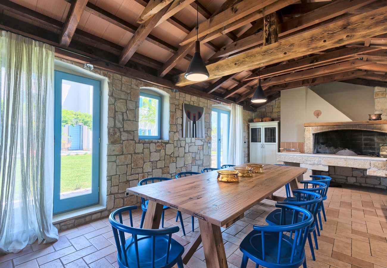 Villa a Cabrunici - Stancija Cabrunici in Central Istria with large garden and Wellness