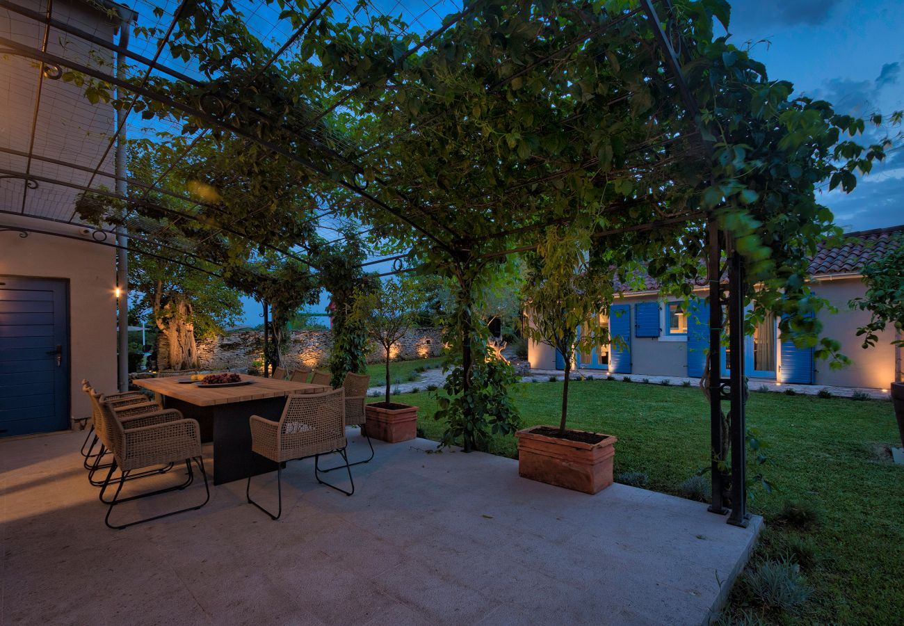 Villa a Cabrunici - Stancija Cabrunici in Central Istria with large garden and Wellness