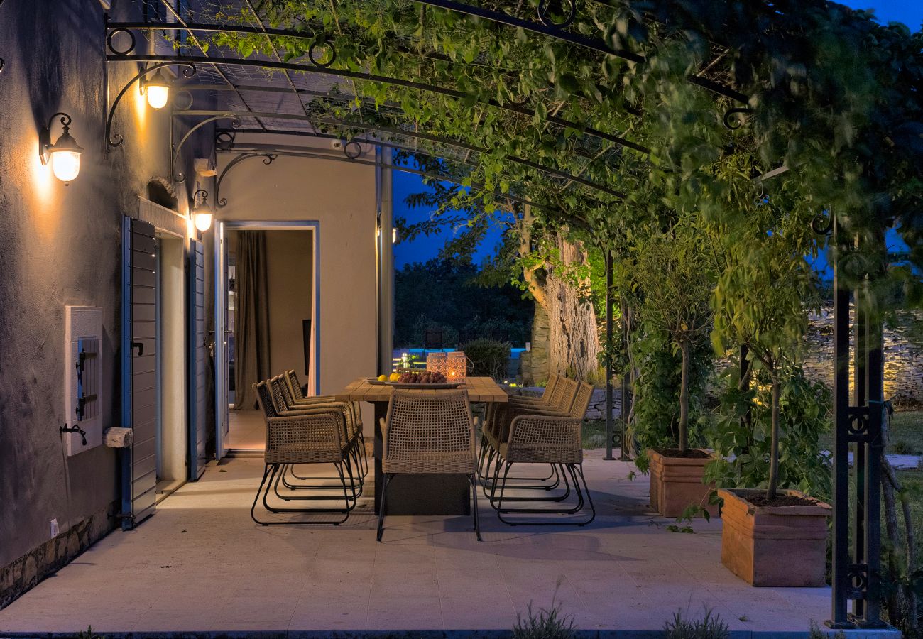 Villa a Cabrunici - Stancija Cabrunici in Central Istria with large garden and Wellness