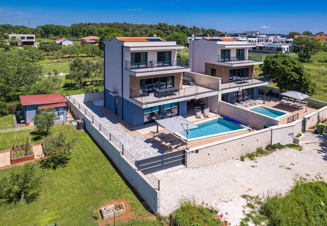 Villa a Medulin - Villa Bay II near Medulin for 9 people with heated pool - playground & whirpool only 100 meters from the beach