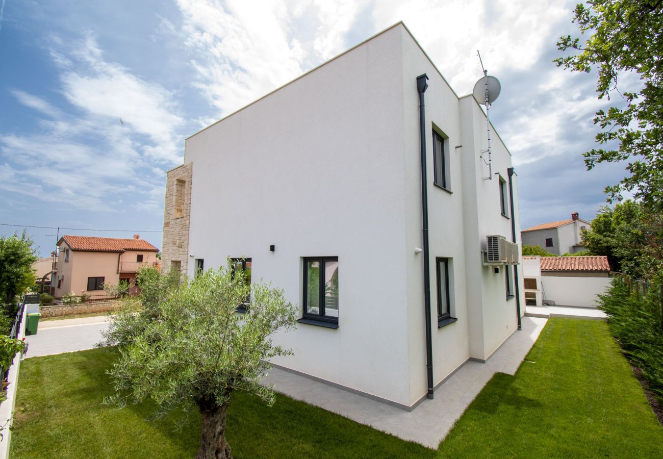 Villa a Ližnjan - Villa Rosarol near Medulin for 8 people with private pool & only 800 m from sea