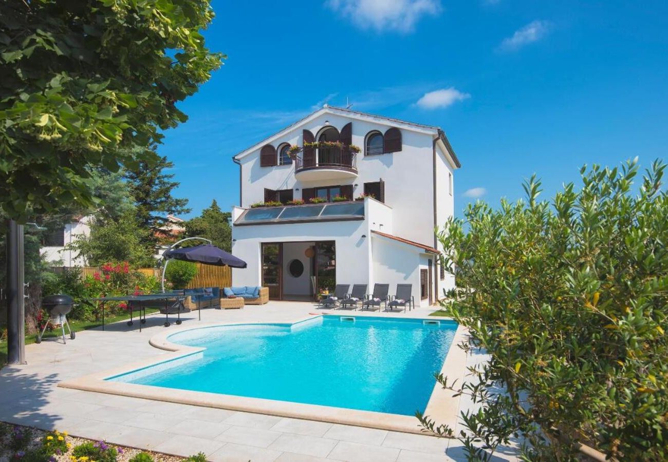 Villa a Fažana - Villa Andrija in Fažana for 10 people with sea view & heated pool