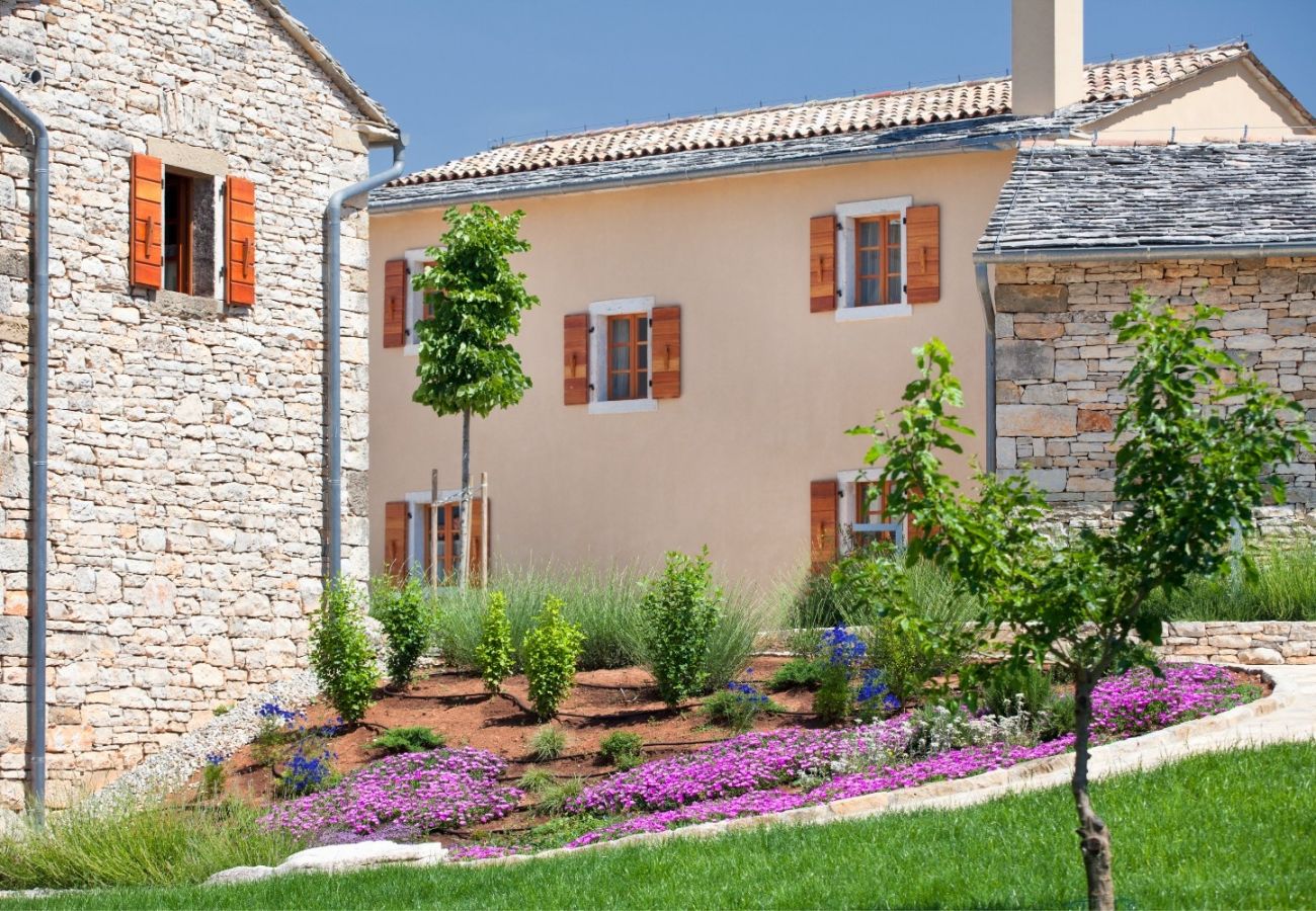 Villa a Grožnjan - Villa Poropati in Central Istria for up to 14 people with large garden & 81 m2 pool