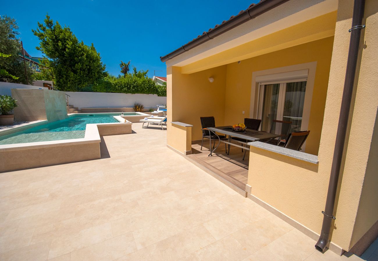 Villa a Banjole - Villa Manuela near Medulin with private pool only 500 meters from sea