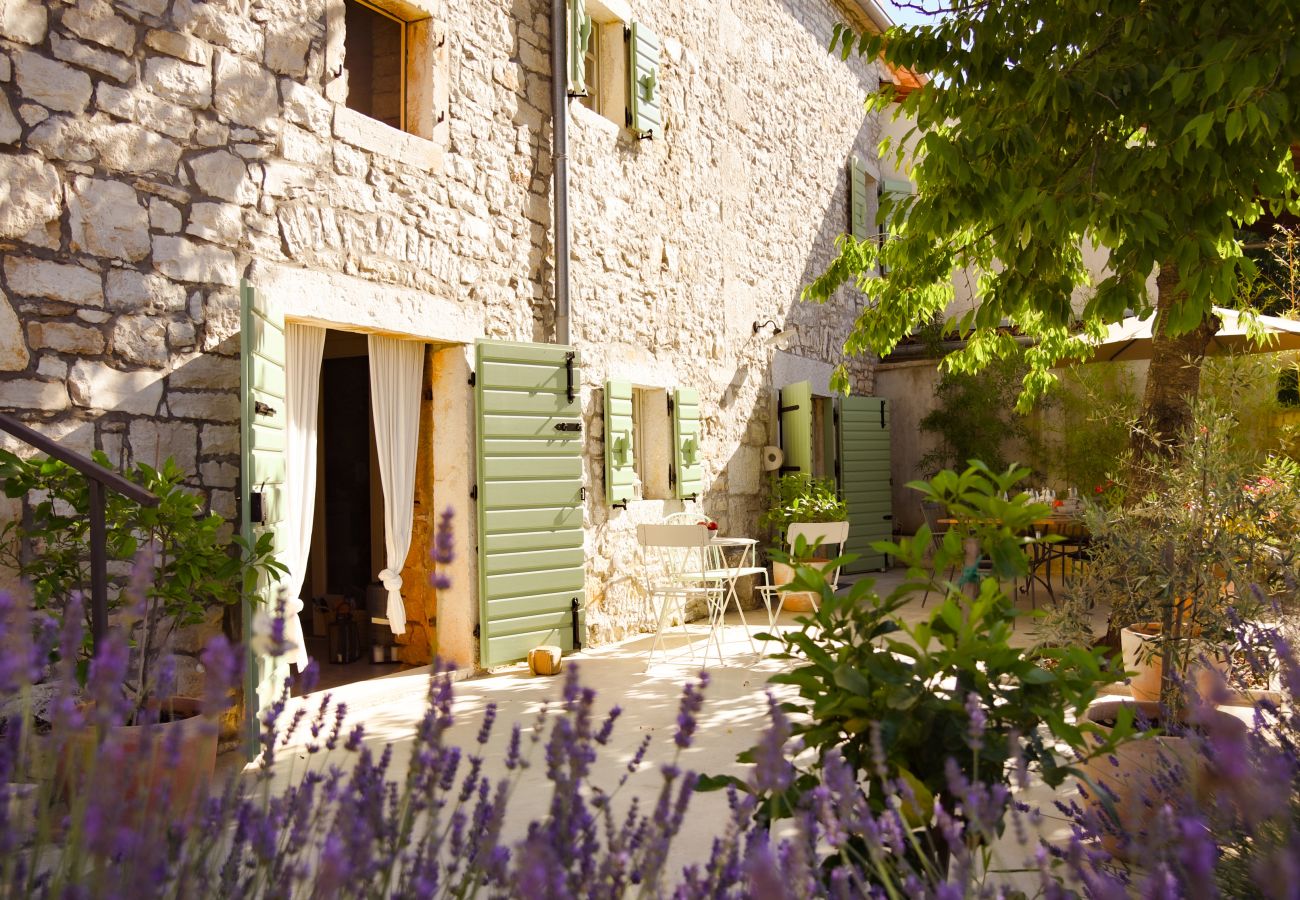 Villa a Mrgani - Villa Kalu in Central Istria for 6 people with private pool