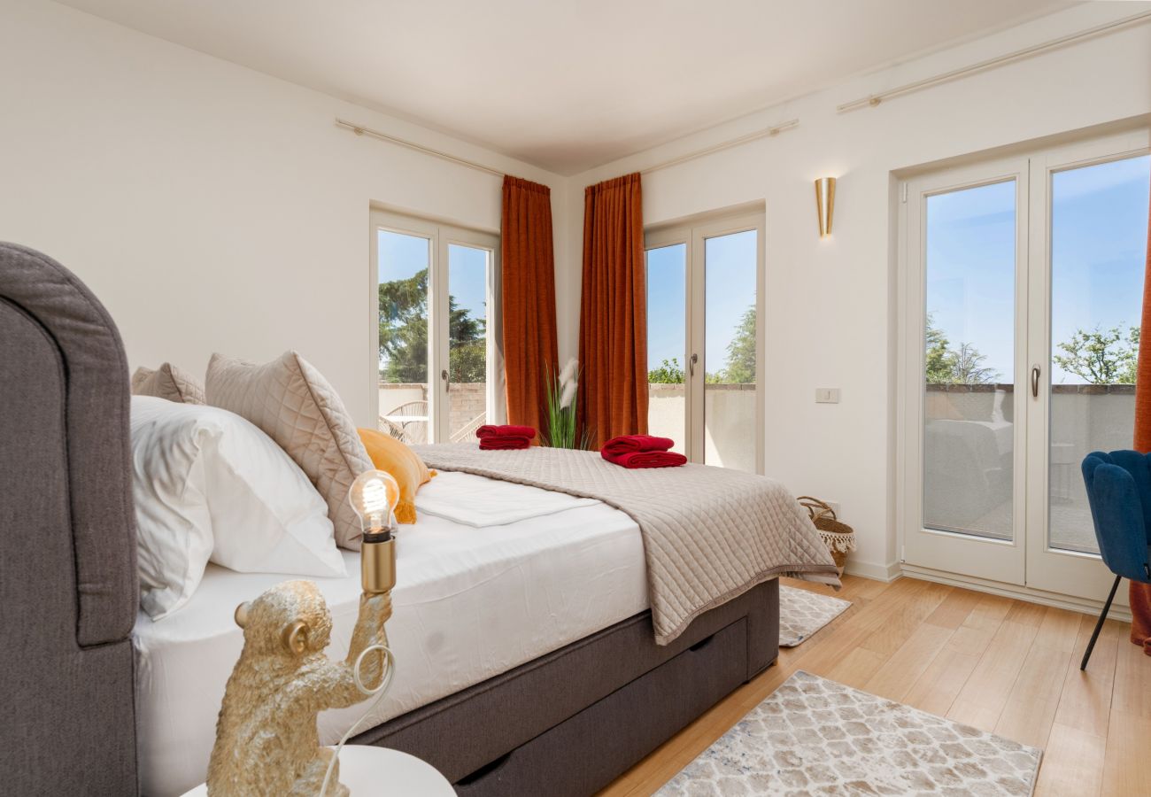 Villa a Porec - Luxury Villa Lionea in Poreč for 10 people with sea view & private pool 